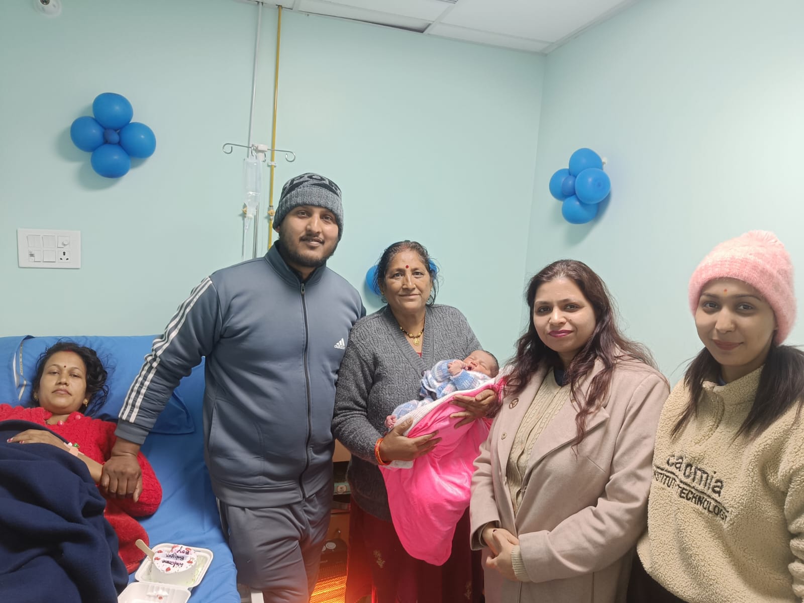 Maternity Family Newborn Blue Balloon Celebration