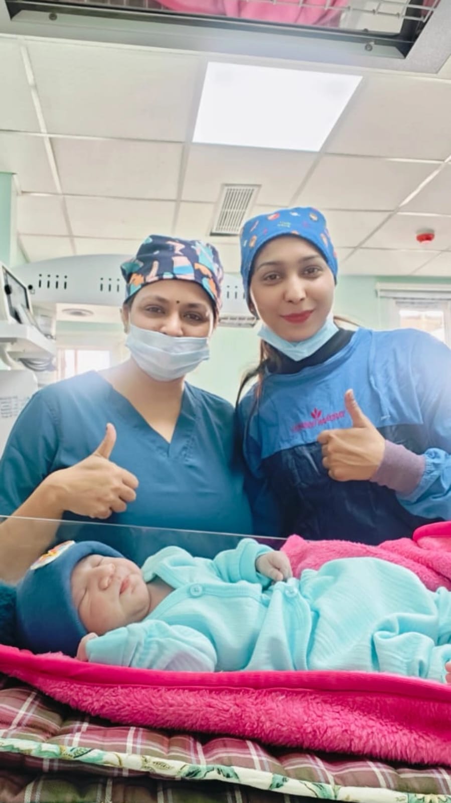 Maternity Nurses Thumbsup Newborn Lifestyle